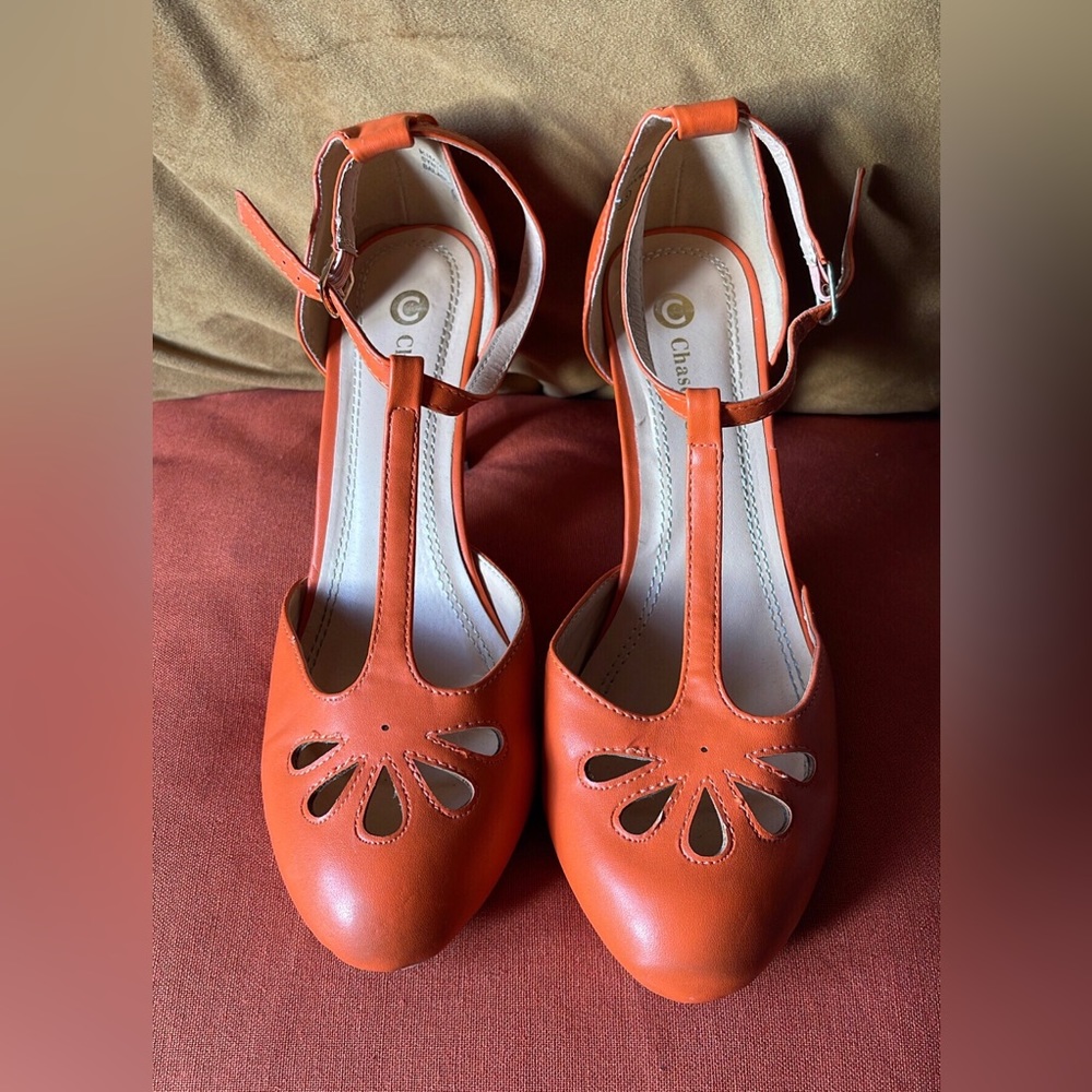 Chase & Chloe T Strap Heels